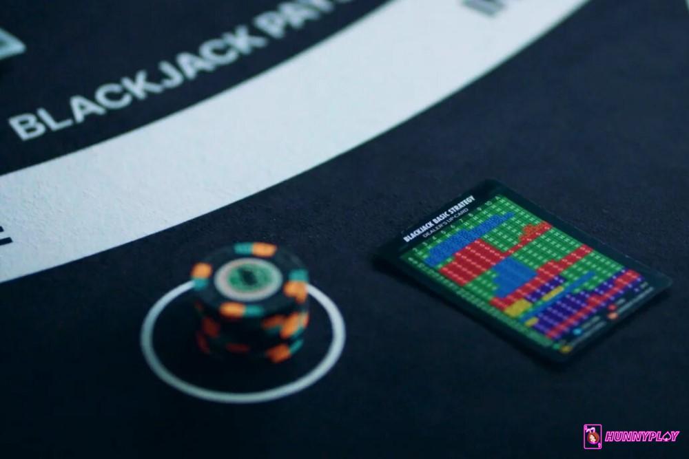 Double Deck Blackjack attracts players because of its low House edge. 