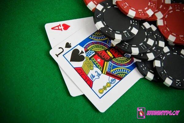 The sequence of a basic Double Exposure Blackjack game is the same as classic Blackjack. 