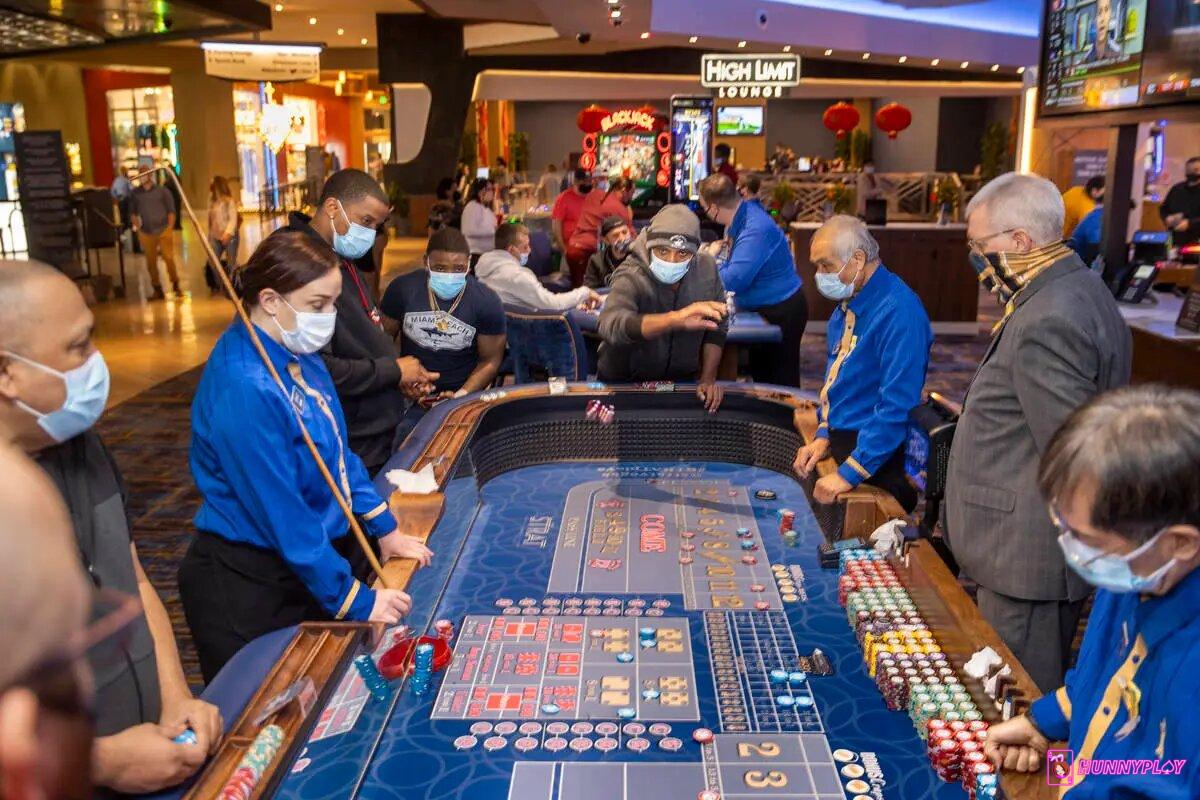 Whether “How to play Craps Table” at an online casino or in a land-based casino, the rules are the same. 