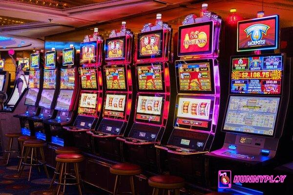 There are various types of paytable and paylines based on the slot machine developer's settings and casino rules.