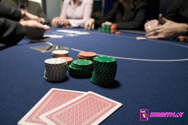 difference between poker and Texas Hold'em - Texas Hold'em has a more intricate betting structure.