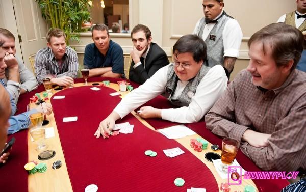 The majority of Texas Hold'em games accommodate up to 10 players.